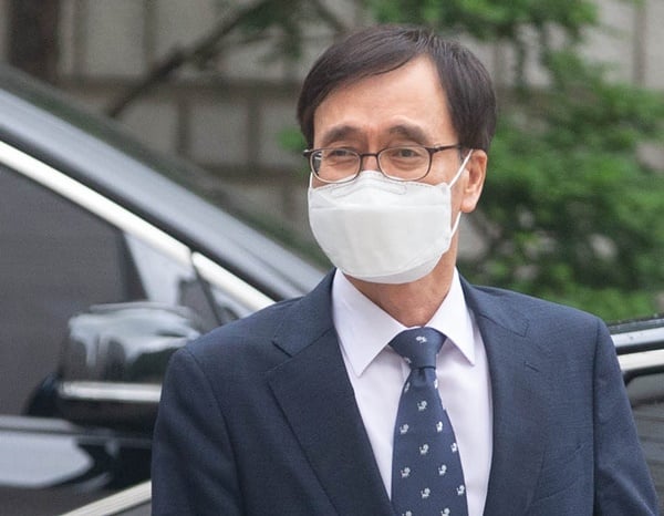 압수수색 과정에서 한동훈 검사장을 폭행한 혐의로 재판에 넘겨진 정진웅 울산지검 차장검사가 9일 오전 서울 서초구 서울중앙지방법원에서 열린 독직폭행 1심 결심 공판에 출석하고 있다. /사진=뉴스1