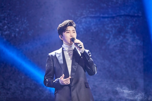 가수 임영웅이 지난해 12월 31일 오후 온라인 생중계로 진행된 '2020 MBC 가요대제전' 무대에서 열정적인 공연을 펼치고 있다. /사진=MBC 제공