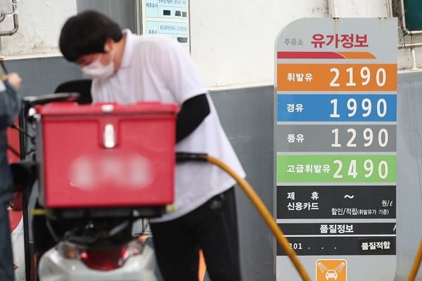 7월 첫째 주 주유소 휘발유 판매 가격은 전주 대비 14.1원 오른 ℓ당 1615원을 기록했다. /사진=뉴스1