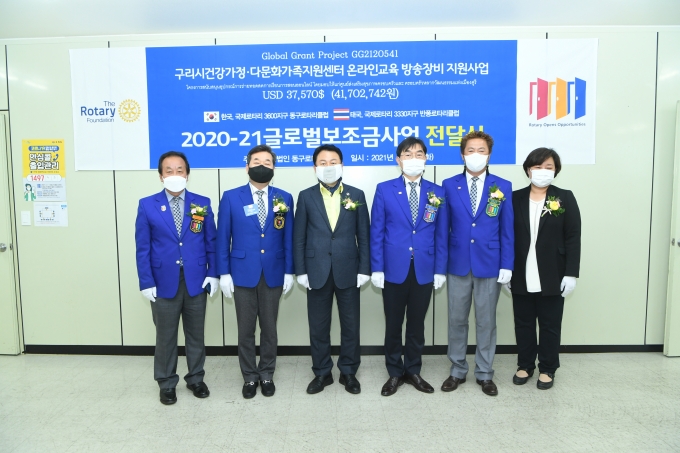민선 7기 구리시는 '시민행복 특별시'를 위한 결혼이민자·여성·아동 등 따뜻한 공동체 만들기에 박차를 가한다. 사진은 '2020-21 글로벌보조금사업 전달식' 장면. / 사진제공=구리시