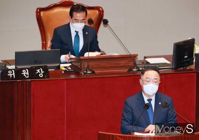 [머니S포토] 홍남기 