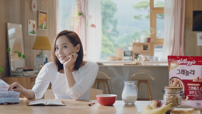농심켈로그가 배우 유진과 함께한 브랜드 캠페인 광고 영상을 공식 유튜브와 SNS 채널을 통해 공개했다. (농심켈로그 제공)