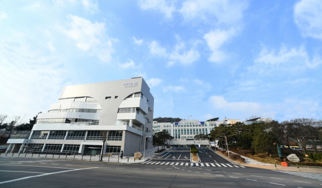 구리시는 민선 7기 3주년을 맞아 '구리역 환승센터 건립 확정'에 이은 ▲GTX-B노선 갈매역 정차 ▲지하철 6·9호선 연장사업 ▲8호선인 별내선 복선화 ▲대중교통 이용 활성화와 노선 확충·공영차고지 조성 등 시민생활과 가장 밀접한 '교통분야 혁신' 방안을 발표했다. 사진은 구리시청 전경. / 사진제공=구리시