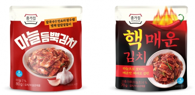 대상㈜ 종가집이 매운맛 마니아를 위한 불타는 매운맛을 제대로 살린 ‘핵매운 김치’와 알싸한 마늘맛의 ‘마늘듬뿍김치’를 새롭게 선보였다. (대상(주) 제공)