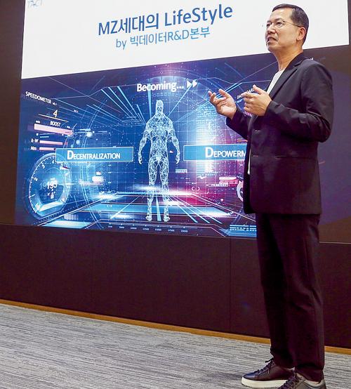 지난 16일 임영진 신한카드 사장이 온라인으로 진행한 2021년 하반기 사업전략회의에 참석했다./사진=신한카드