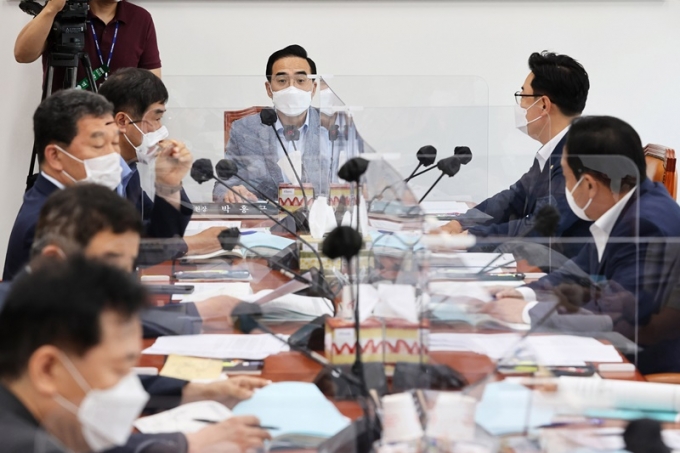 23일 여·야는 소득 하위 88%에게 재난지원금을 지급하기로 결정했다. 사진은 이날 서울 여의도 국회에서 열린 제3차 예산결산특별위원회 모습. /사진=뉴스1