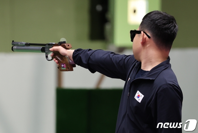 [사진] 차분하게 사격 이어가는 김모세