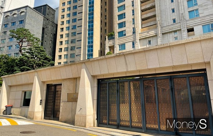 이수만 SM엔터테인먼트 총괄프로듀서가 모 여성 외신기자에게 한 가구를 증여해 화제를 모은 서울 강남구 청담동 '상지리츠빌카일룸3차'. /사진=강수지 기자