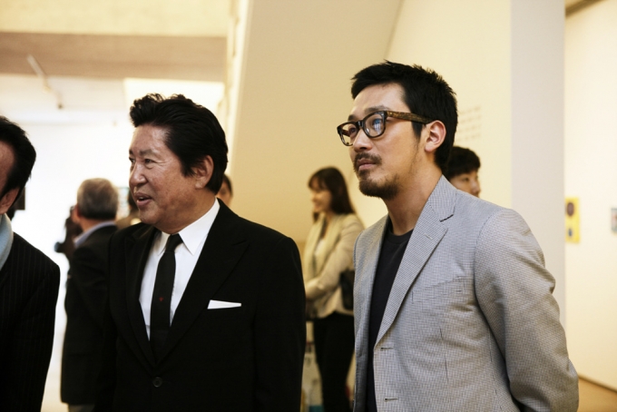 김용건이 39세 연하 여자친구와 혼전임신 스캔들에 휘말린 가운데 아들 하정우의 의미심장한 과거 발언이 주목받고 있다. /사진=뉴시스