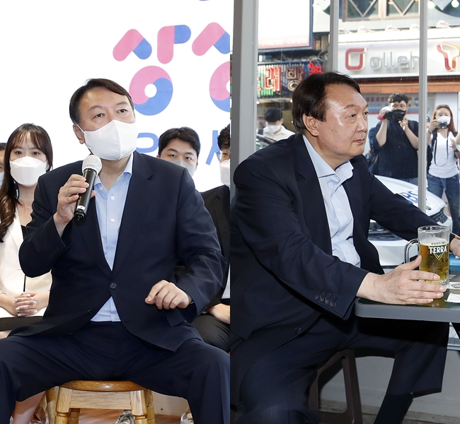 윤석열 전 검찰총장의 '쩍벌' 자세에 비판이 쏟아지고 있다. 사진은 윤석열 전 검찰총장이 지난 1일 청년 정책 토론회 '상상23 오픈세미나'에 참석한 모습(왼쪽)과 지난달 25일 이준석 국민의힘 대표와 '치맥회동'을 한 모습.  /사진= 뉴스1(국회사진취재단) 