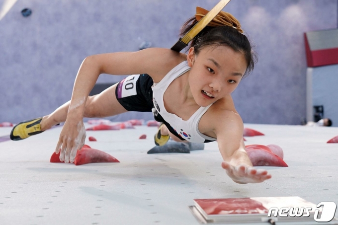 스포츠클라이밍의 서채현 © AFP=뉴스1