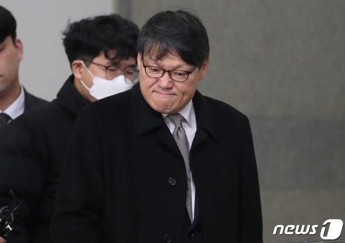 이광철 전 청와대 민정비서관이 지난해 1월29일 서울 서초구 서울중앙지검에 청와대 하명수사 및 선거개입 의혹 관련 수사를 받기 위해 출석하고 있는 모습(자료사진) 2020.1.29/뉴스1 © News1 송원영 기자