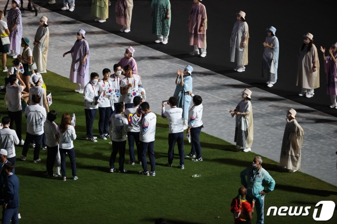 [사진] 도쿄올림픽 폐막, 기념촬영하는 한국 선수들
