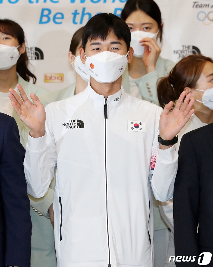 근대5종 전웅태가 9일 오후 인천국제공항 제2터미널에서 열린 2020 도쿄올림픽 대한민국 선수단 환영 행사에서 환한 미소를 짓고 있다. 2021.8.9/뉴스1 © News1 김진환 기자