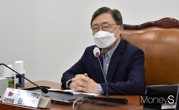 지난 10일 이재명 경기도지사 측은 최재형 전 감사원장 측이 조부의 '친일 논란'을 해명하는데 문재인 대통령을 언급한 것에 대해 사과를 요구했다. 사진은 11일 국회에서 열린 국민의힘 초선의원 모임 '명불허전 보수다 시즌5'에서 발언하는 최재형 전 감사원장. /사진=임한별 기자(공동취재사진)