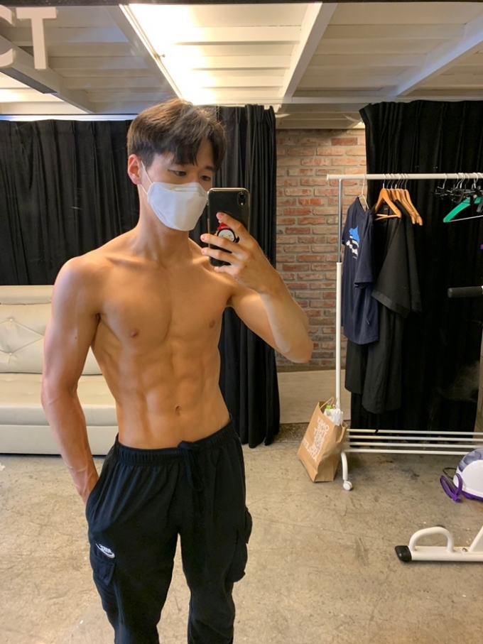 애초부터 바디프로필(바프)을 준비한 사람보다 운동하면서 바프 촬영을 결심한 경우가 더 많다. 사진은 바프 촬영 직전 찍은 직장인 최모씨(남·27)의 모습. /사진=최모씨 제공