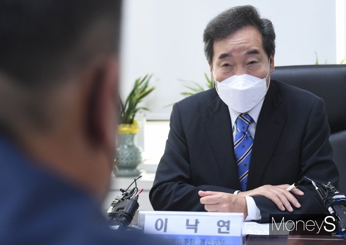 [머니S포토] 이낙연 전 대표 '한국노총 목소리 청취'