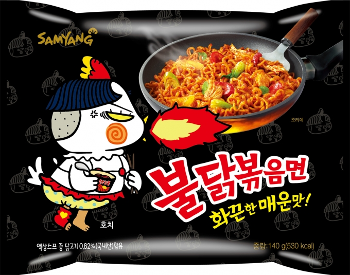 삼양식품은 다음달 1일부터 삼양라면, 불닭볶음면을 비롯한 13개 브랜드 제품의 권장 소비자 가격을 평균 6.9% 인상한다고 밝혔다./사진제공=삼양식품