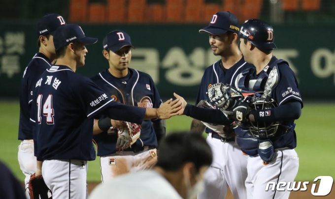 강력한 타선을 앞세워 키움 히어로즈를 잡은 두산 베어스. /뉴스1 © News1 김기태 기자