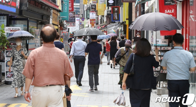 지난 18일 서울 중구 명동 거리 모습. 2021.8.18/뉴스1 © News1 임세영 기자