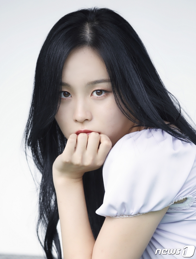 가수 유하가 서울 강남구 유니버셜뮤직에서 열린 뉴스1과의 인터뷰에 앞서 포즈를 취하고 있다. 2021.8.20/뉴스1 © News1 권현진 기자