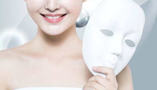시트에서 겔 제형이나 분리형으로 꾸준히 진화를 거듭하던 마스크 아이템이 이젠 적외선과 근적외선 파장이 결합된 ‘LED 마스크’로 돌아왔다./사진=이미지투데이