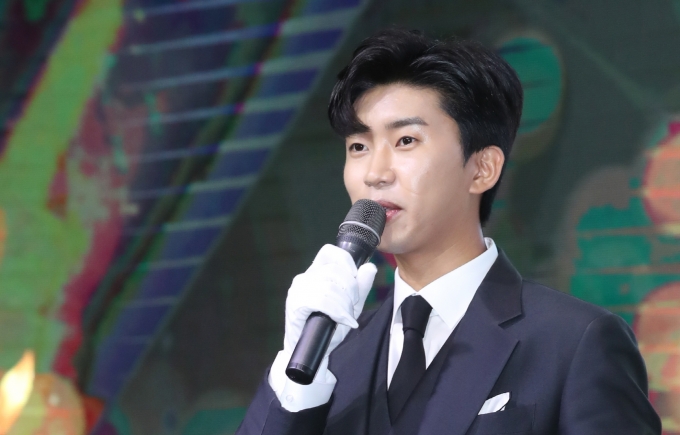 가수 임영웅이 스타랭킹 2차 투표에서 1위를 차지하며 2주 연속 1위에 올랐다. /사진=뉴시스