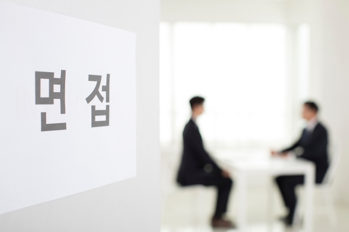 금융권 55개사가 공동 채용박람회를 개최해 미래를 함께할 인재 모시기에 나선다./사진=이미지투데이