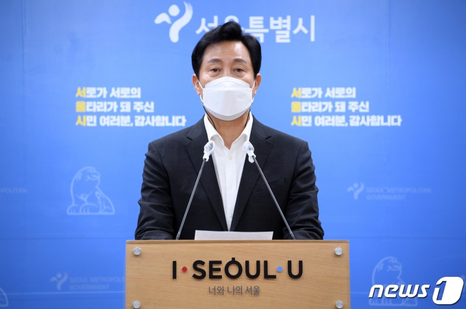 서울시가 서울주택도시공사(SH) 사장 후보자 2명에게 모두 ‘부적격’ 판정을 통보했다. 사진은 오세훈 서울시장이 6일 오후 서울시청 브리핑실에서 입장을 밝히고 있는 모습. /사진=뉴스1 