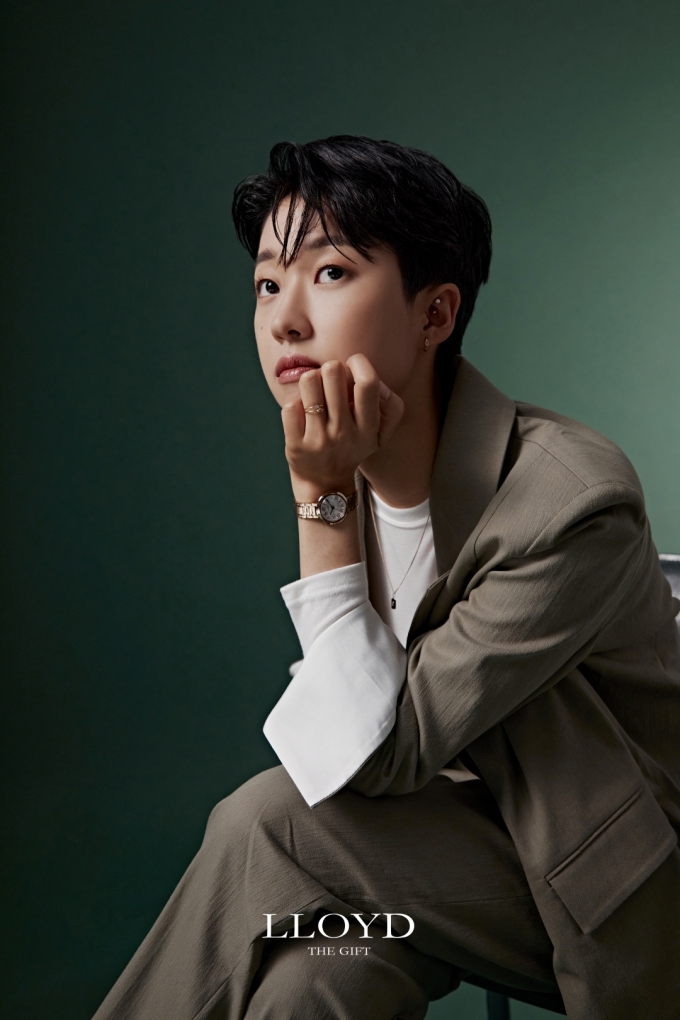 이월드 주얼리사업부에서 운영하는 골드 주얼리 전문 브랜드 로이드가 브랜드 뮤즈 안산 선수와 함께한 2차 화보를 공개하고 이니셜 주얼리 에디션을 함께 출시한다./사진제공=로이드
