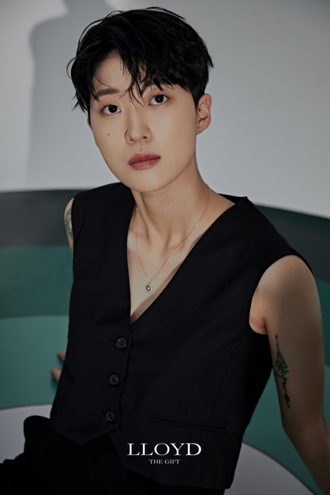 이월드 주얼리사업부에서 운영하는 골드 주얼리 전문 브랜드 로이드가 브랜드 뮤즈 안산 선수와 함께한 2차 화보를 공개하고 이니셜 주얼리 에디션을 함께 출시한다./사진제공=로이드