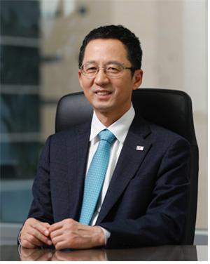 흥국생명이 페이퍼리스 등 디지털화에 본격 나섰다. 디지털화는 박춘원 흥국생명 사장이 취임 일성으로 내세운 것 중 하나다. 사진은 박춘원 사장./사진=흥국생명 