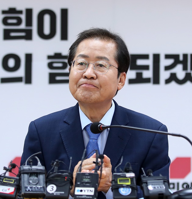 7 ȫǥ ǿ(뱸 )  ⵵縦 '⵵ ' Ī ϸ 뼱 ̱  ִٴ ڽŰ .  ȫ ǿ  6   õ 翡  ڰȸ     ǥϰ ִ . /=1