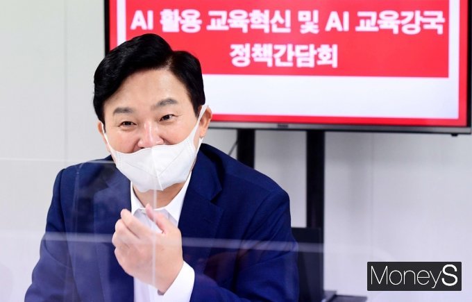 원희룡 전 제주도지사가 '여성안전 국가찬스' 공약을 발표했다. 사진은 원 전 지사가 지난 6일 서울 영등포구 여의도동 선거캠프에서 한국에듀테크산업협회와 AI 활용 교육혁신 및 AI 교육강국 정책간담회를 갖고 있는 모습. /사진=임한별 기자