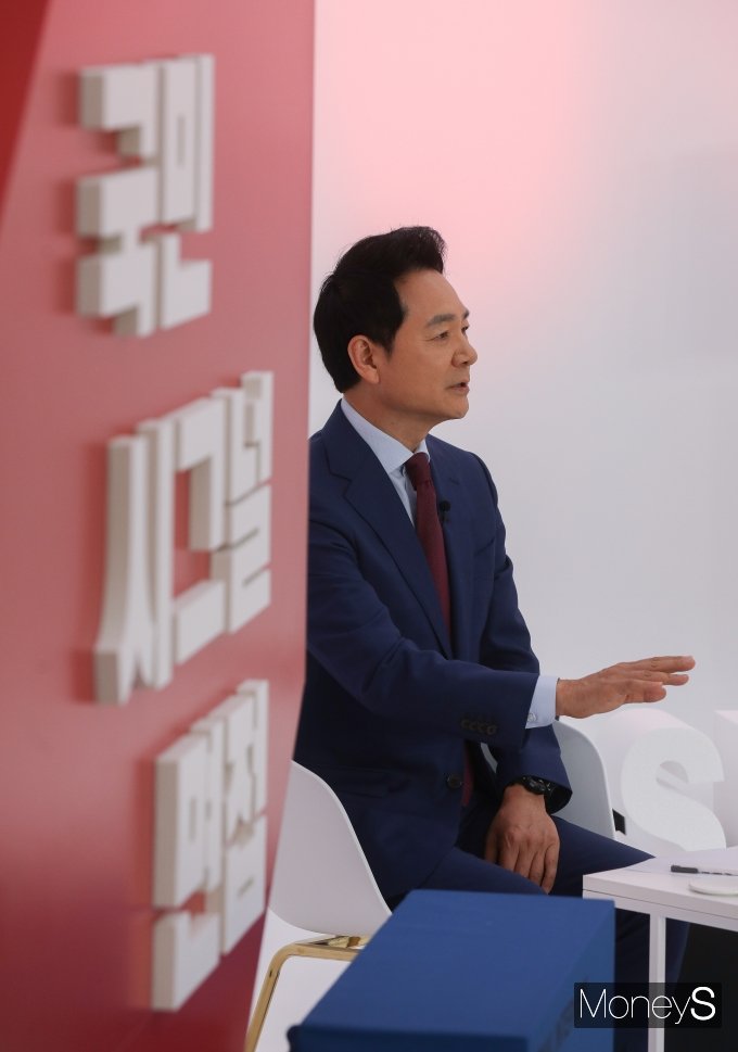 [머니S포토] 질문에 답변하는 장성민 예비후보