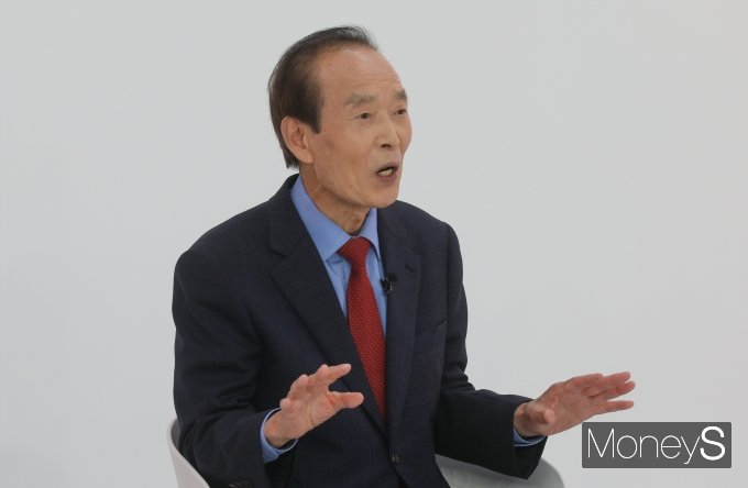 [머니S포토] 국민시그널 질문에 답하는 장기표 예비후보