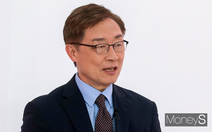 [머니S포토] 국민시그널 면접, 답변하는 최재형 후보
