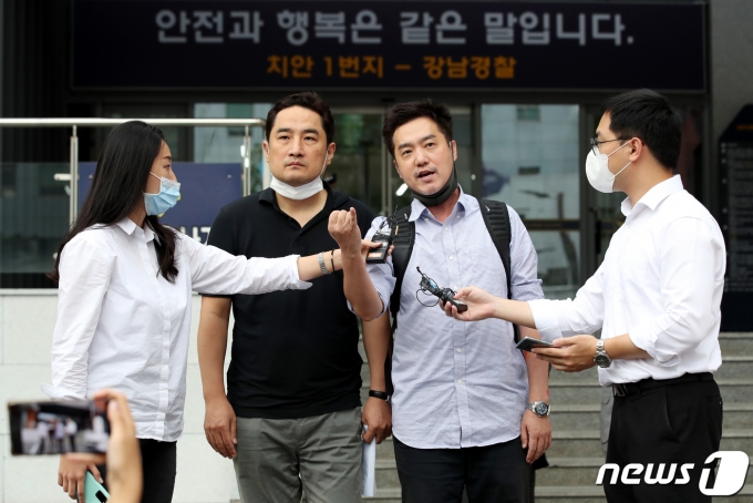 뉴스1Pick] 강용석·김세의, 명예훼손 혐의 구속영장 기각…46시간 만에 석방 - 머니S