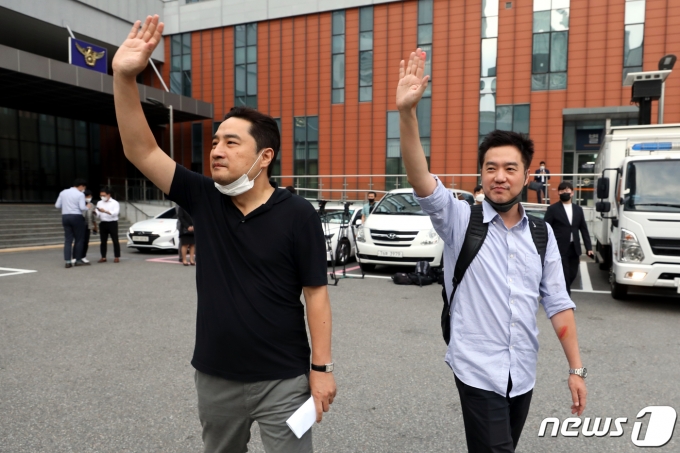 [뉴스1PICK] 강용석·김세의, 명예훼손 혐의 구속영장 기각…46시간 만에 석방