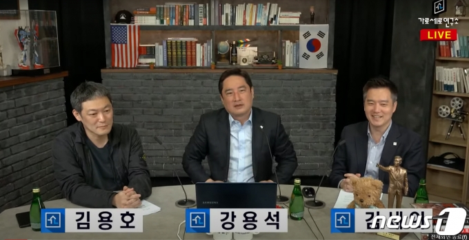 [뉴스1PICK] 강용석·김세의, 명예훼손 혐의 구속영장 기각…46시간 만에 석방