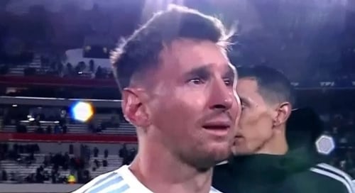 2022 카타르월드컵 남미지역 최종예선 볼리비아전 대승(3-0)을 이끈 리오넬 메시(파리 생제르맹)가 경기 직후 눈물을 보였다. 사진은 눈물 흘리는 메시. /사진=아르헨티나 매체 클라린 캡처