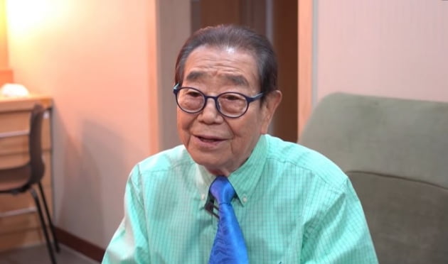 '국민 MC' 송해가 오랜만에 반가운 근황을 공개했다. /사진=근황올림픽 유튜브 캡처