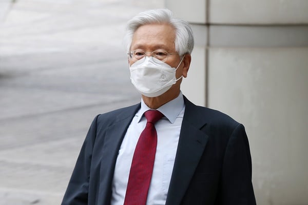 문재인 대통령을 '공산주의'라고 지칭해 명예훼손 혐의로 재판에 넘겨진 고영주 전 방송문화진흥회 이사장이 16일 대법원 판결을 받는다. 사진은 지난 6월2일 서울 서초구 서울중앙지방법원에서 열린 항소심 공판에 출석하는 고 전 이사장. /사진=뉴스1 