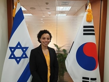 라샤 아탐니 주한 이스라엘 부대사는 이스라엘 최초의 여성 무슬림 외교관이다. 사진은 라샤 아탐니 이스라엘 부대사. /사진=주한 이스라엘 대사관 제공