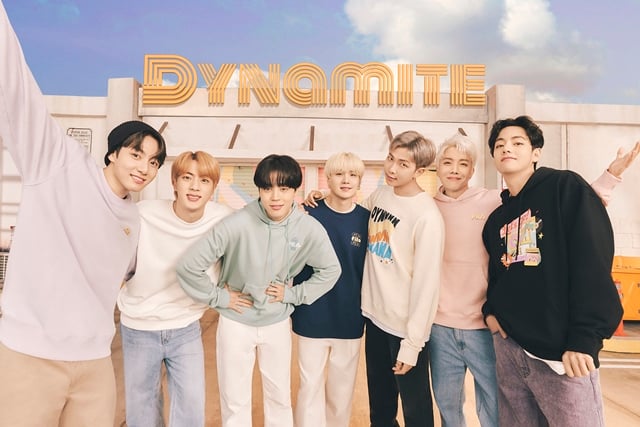 방탄소년단과 휠라가 2020년 '러브유어셀프', 올 2월 '나우 온'(Now ON) 컬렉션에 이어 세 번째로 전개되는 FILA X BTS 공식 협업 '렛츠 비 다이너마이트 컬렉션'을 출시했다./사진제공=휠라 