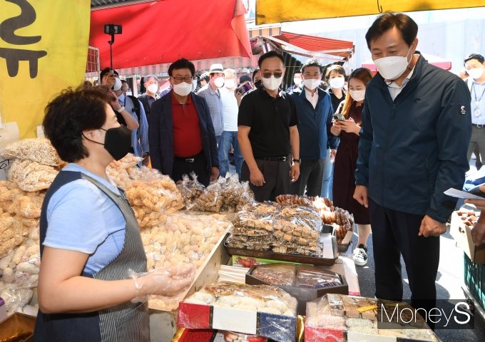 [머니S포토] 오세훈 시장, 추석 명절 민생물가 및 코로나19 방역상황 점검