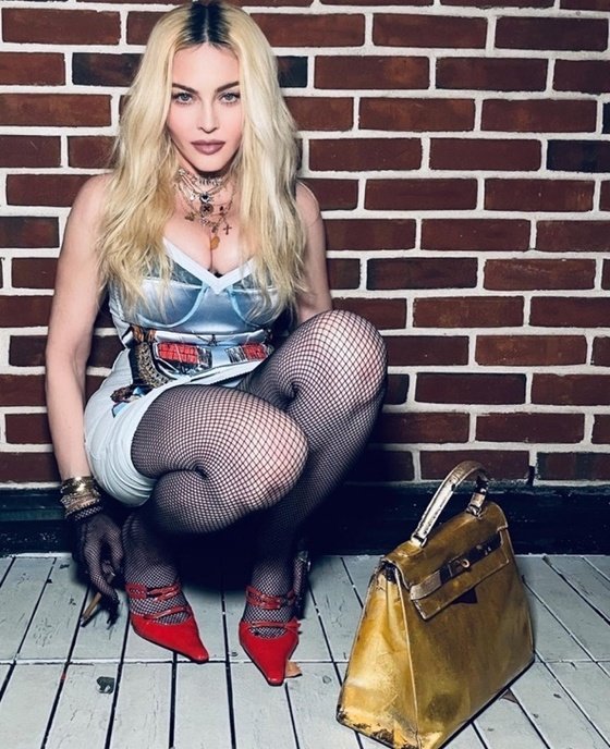 팝스타 마돈나(63)가 세월을 뛰어넘는 파격 패션으로 화제다. /사진=마돈나 인스타그램