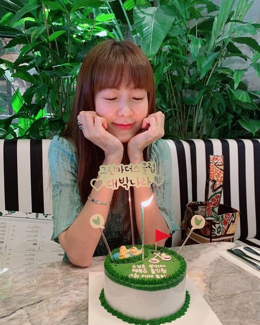 배우 이요원이 21일 인스타그램을 통해 "해피추석"이라는 짧은 글과 사진을 공개했다. /사진=이요원 인스타그램