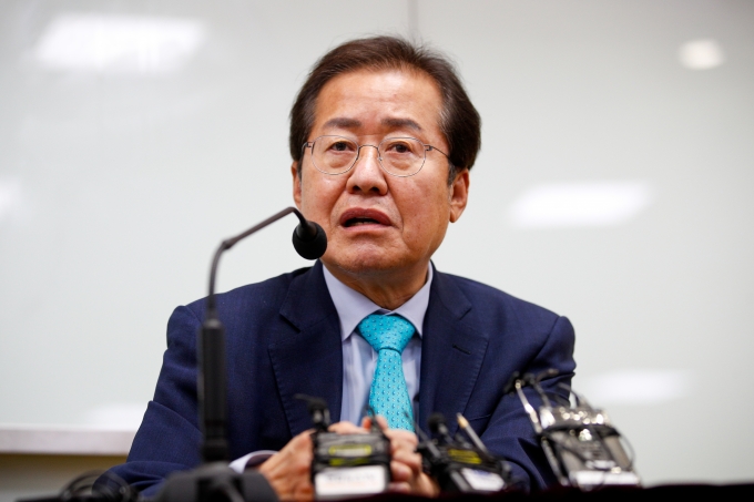 국민의힘 대권주자인 홍준표 의원은 25일 "부자에게 자유를, 서민에게 기회를 주는 것이 홍준표 정신을 관통하는 대선 구호"라고 밝혔다./사진=뉴스1