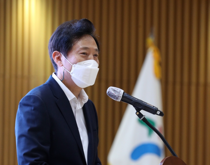 25일 법조계에 따르면 오세훈 서울시장의 '내곡동 땅 셀프보상 특혜 의혹' 등을 수사 중인 검찰이 오 시장이 처가의 내곡동 땅 측량 현장에 온 것을 목격했다고 주장해온 생태탕집 사장과 아들 등을 소환 조사한 것으로 알려졌다./사진=뉴스1